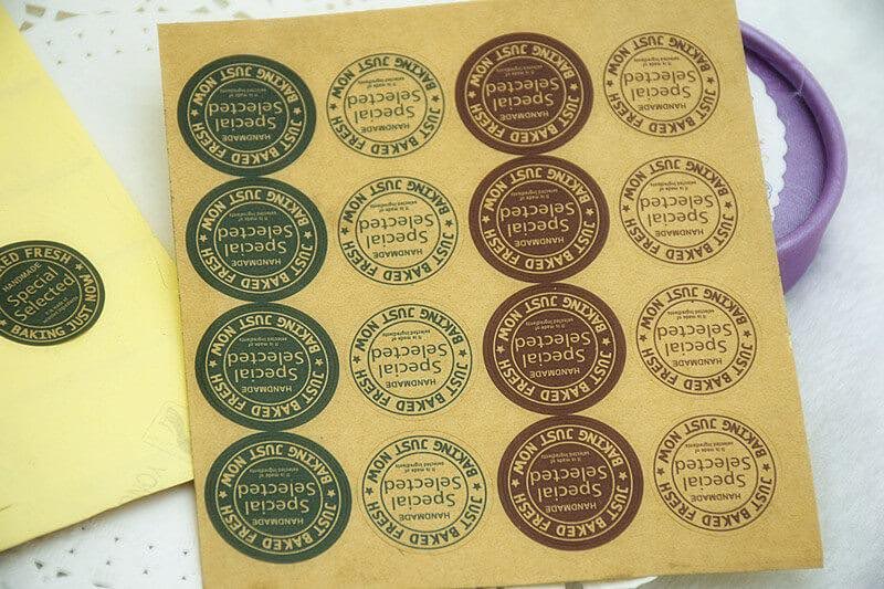 In decal giấy đẹp, bền, đúng tiến độ tại Công ty In Á Đông